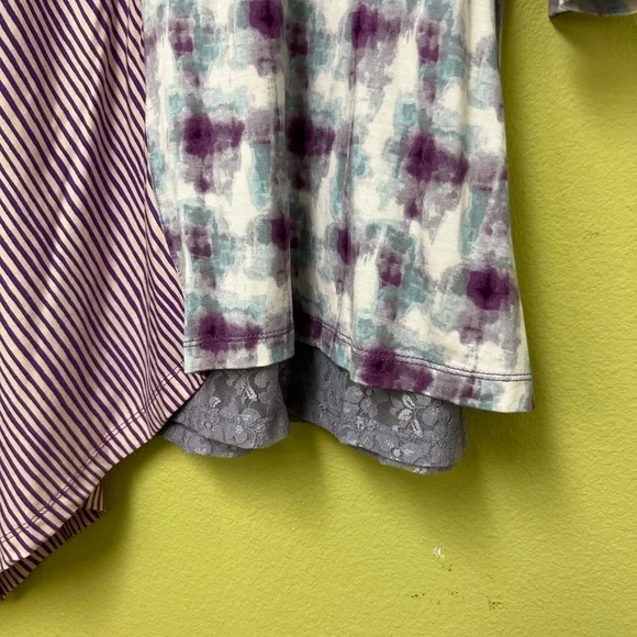 LOGO by Lori Goldstein Purple, lavender, blue and White Tunic And Lace Tank. - Picture 11 of 14
